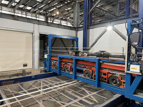 機(jī)器人出手,這家車庫(kù)停車像 抓娃娃